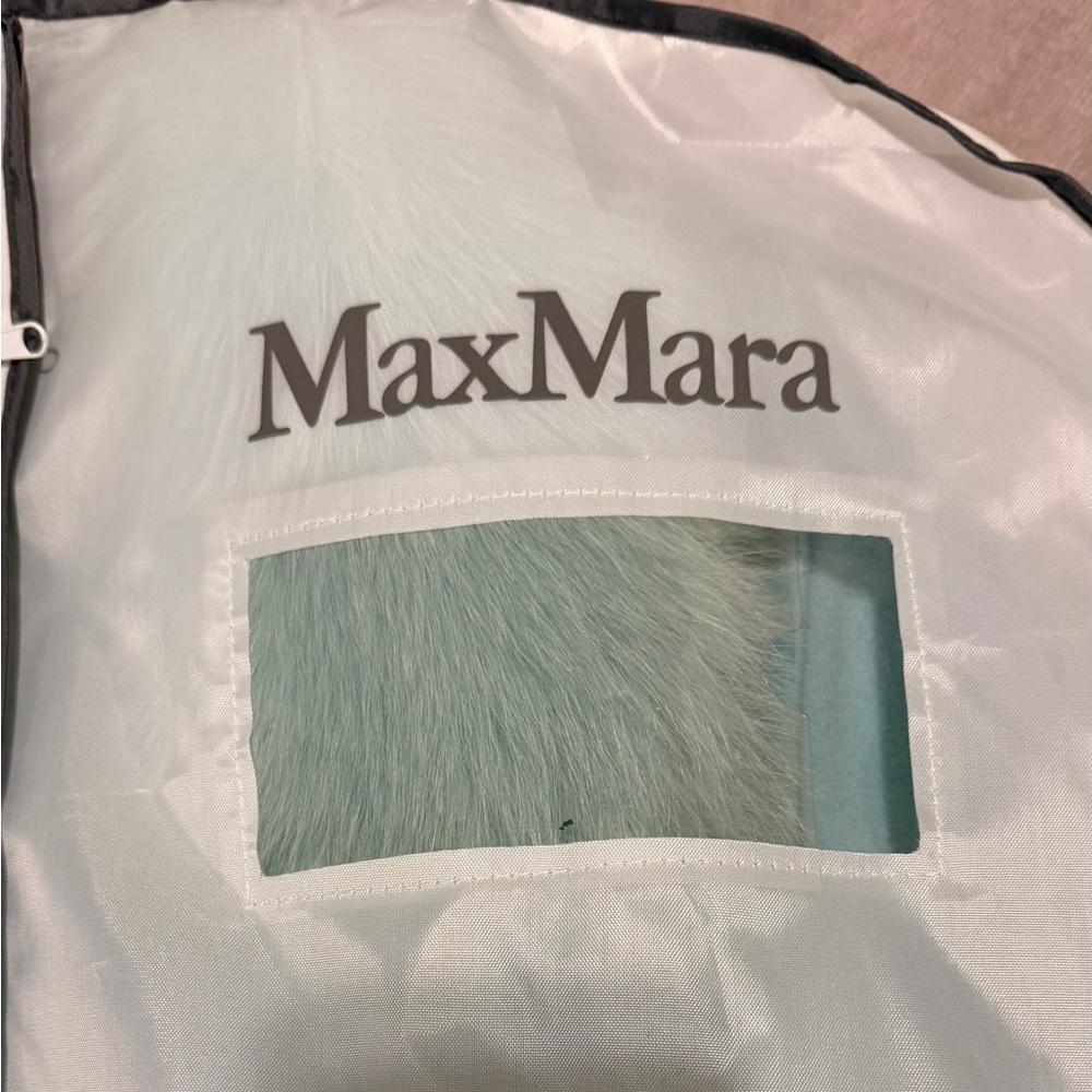 MaxMara Light Blue Trench Coat with Fur Accents - Picture 3 of 6